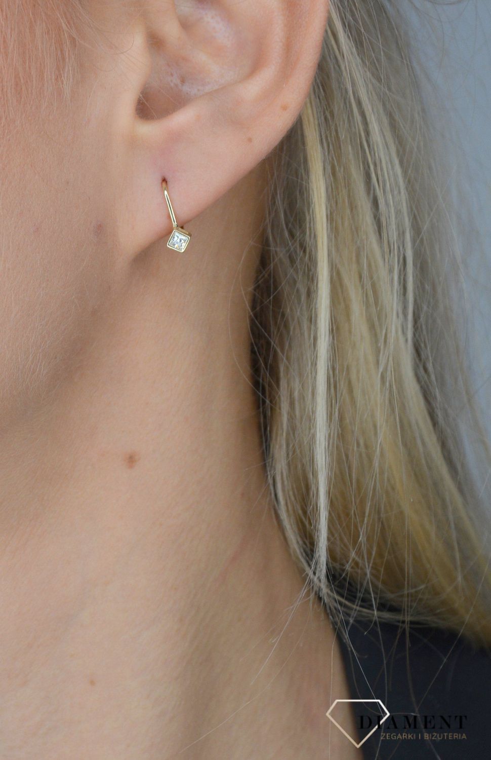 Złote kolczyki 333 cyrkonia w złotej oprawie KL 7383 333.jpg